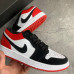 Кроссовки NIKE JORDAN 1 красные с  черным и  белым